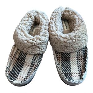 Dearfoams Women's Indoor/Outdoor Darcy Black Velour Clog Slippers